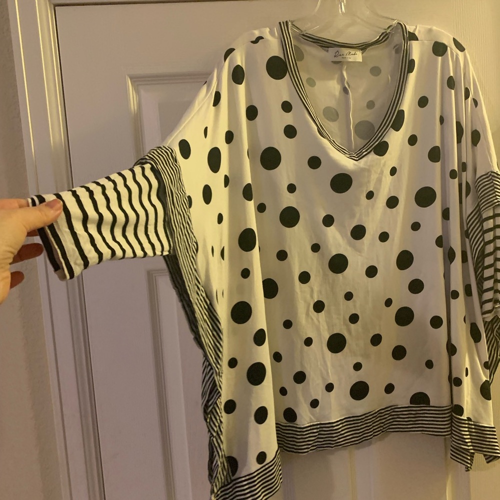 White and Black Top XL